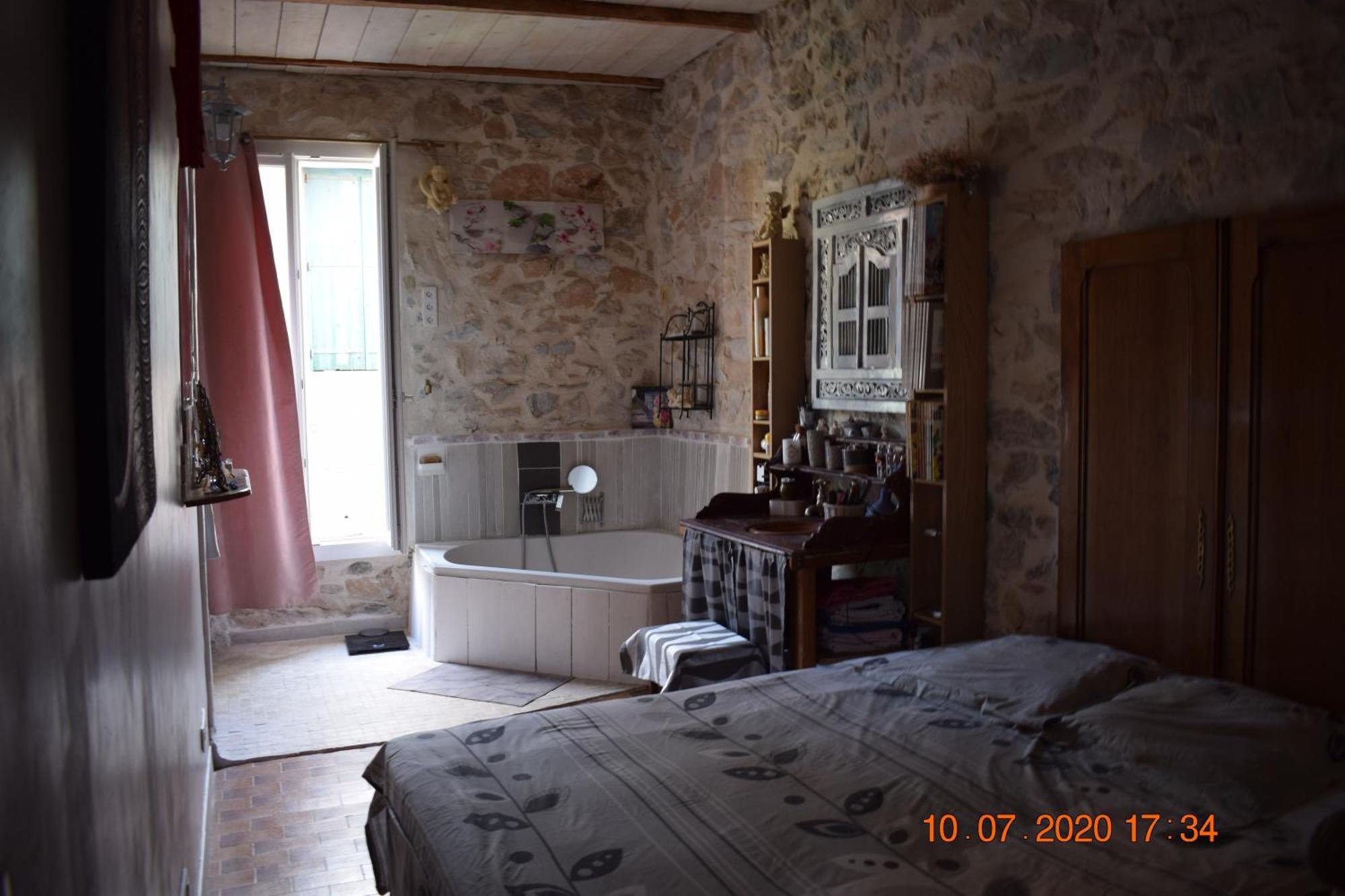 Apartment Centre Atypique F2 *